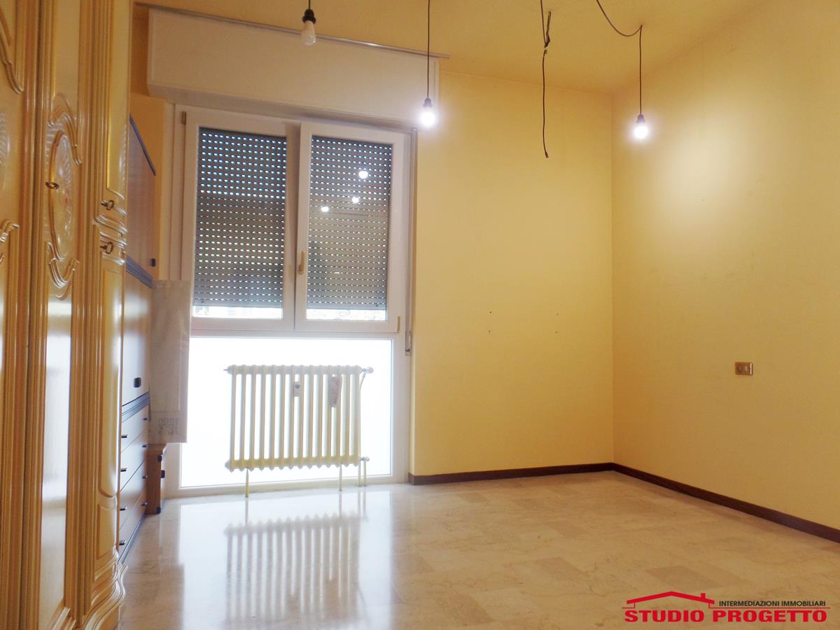 Appartamento trilocale e servizi con cantina e ampio box in vendita a Seregno (MB) 12